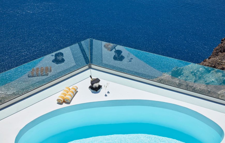 Chromata Infinity Pool Suite