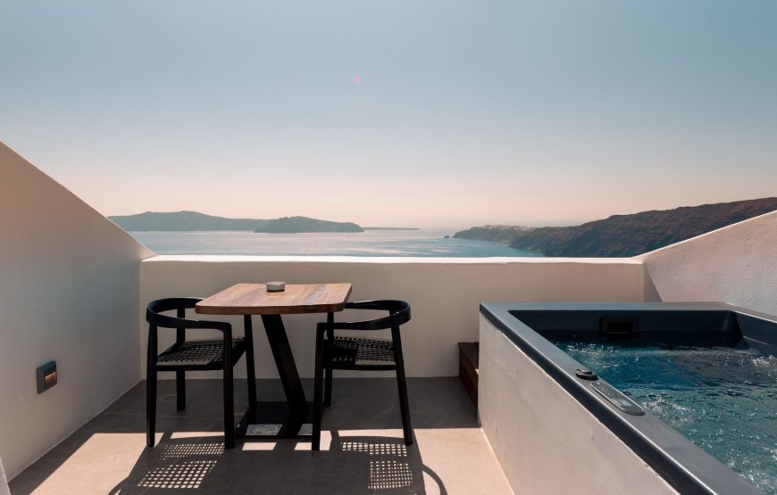 Junior Suite with Hot Tub and Caldera Sea View